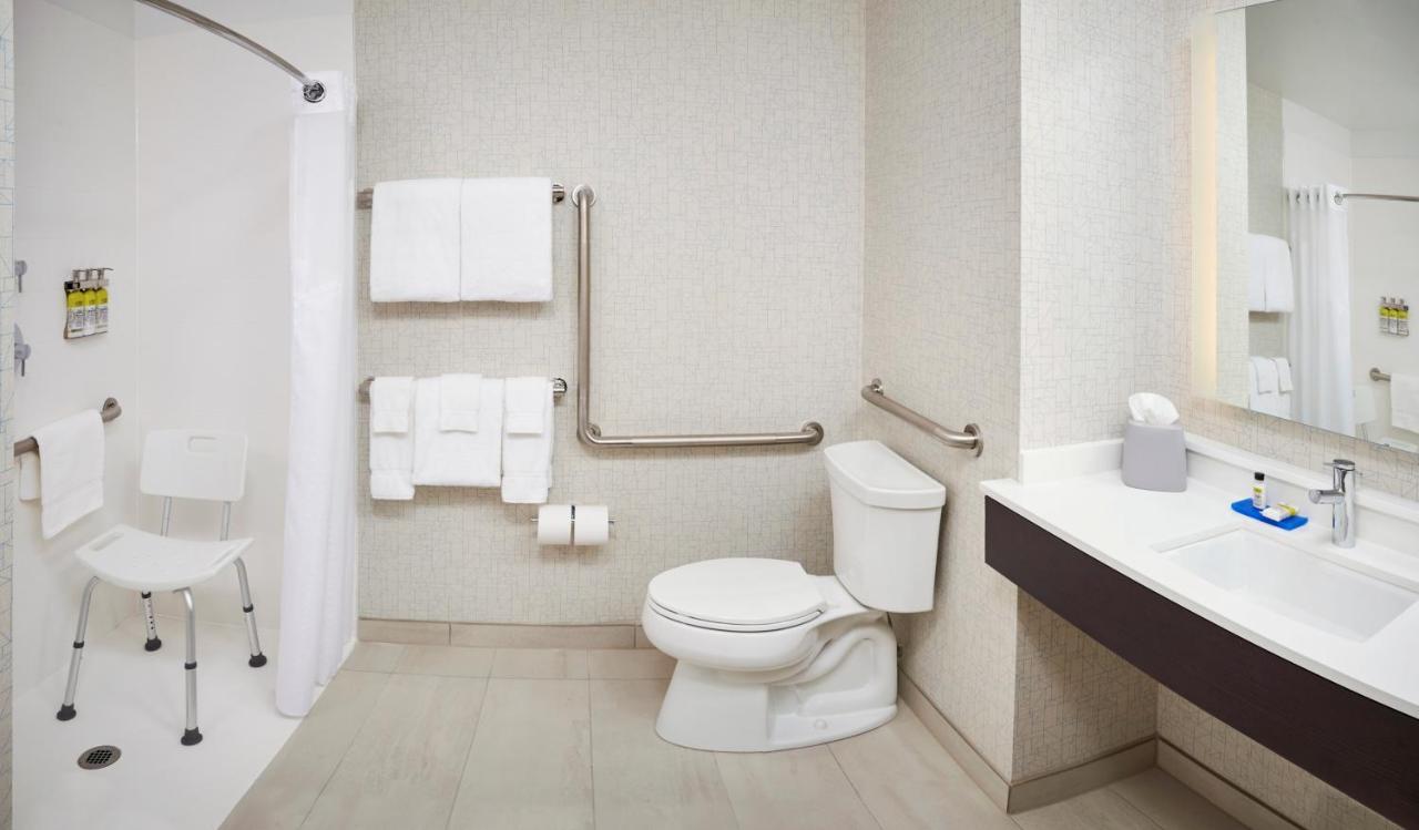 Express & Windsor East - Lakeshore By Ihg Hotel 2*